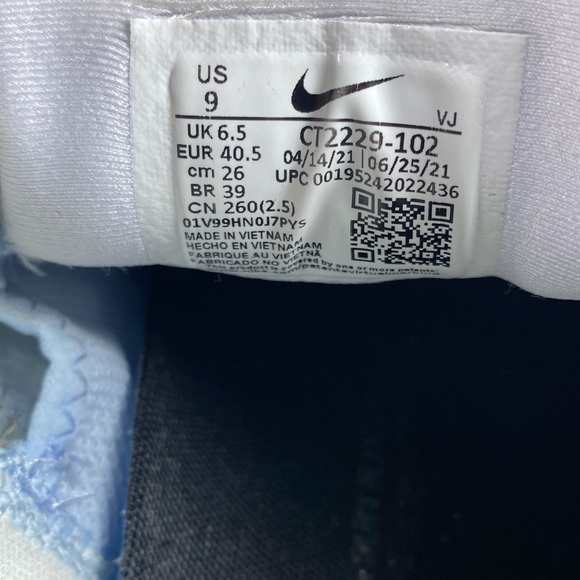 Size 9 - Women’s Nike ZoomX Invincible Run Flyknit Shoes - Picture 8 of 8